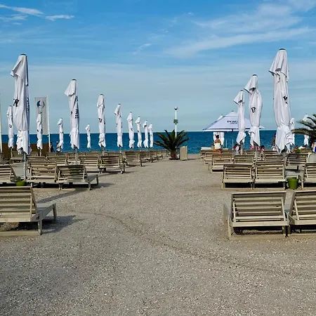 Lotus Near Opera Apartment Mamaia